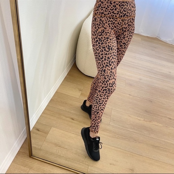 🆕 Something Fierce Leopard Workout Leggings - Picture 4 of 9